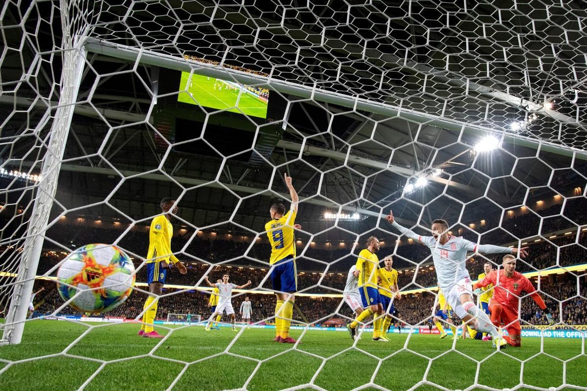 Soccer Football - Euro 2020 Qualifier - Group F - Sweden v Spain - Solna, Stockholm, Sweden - October 15, 2019. Spain’s Rodrigo celebrates after scoring. TT News Agency/Jessica Gow/via REUTERS      ATTENTION EDITORS - THIS IMAGE WAS PROVIDED BY A THIRD PARTY. SWEDEN OUT. NO COMMERCIAL OR EDITORIAL SALES IN SWEDEN.