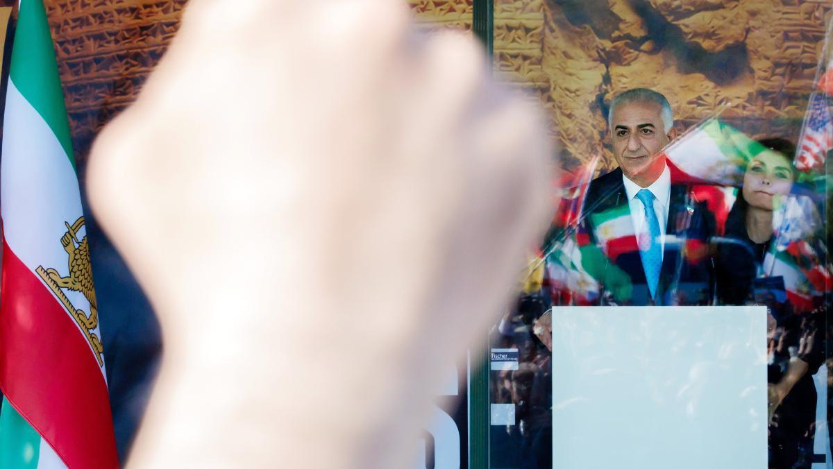 Reza Pahlaví en Berlín, antes del intento de agresión.