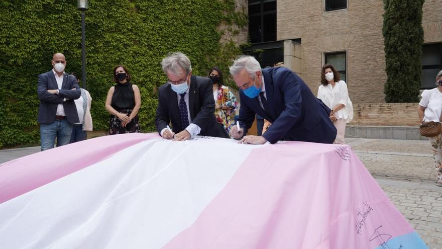 Ángel Dolado y Javier Sada, durante el firma, en 2021.