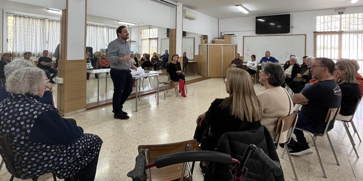 José Luis López, portaveu adjunt del PSPV, s'ha reunit durant els últims dies amb les associacions dels grups Roser, Reyes, San José Obrero i Venta Nova.2