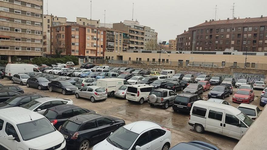 Estado actual del aparcamiento donde se quiere proyectar un aparcamiento en altura