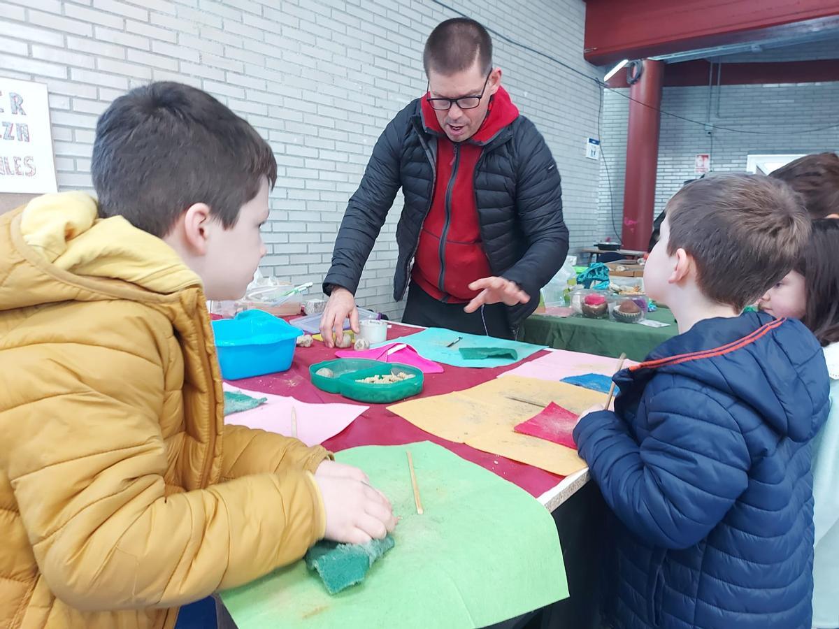 En imágenes: Éxito de la primera feria de fósiles, meteoritos y minerales de Vegadeo