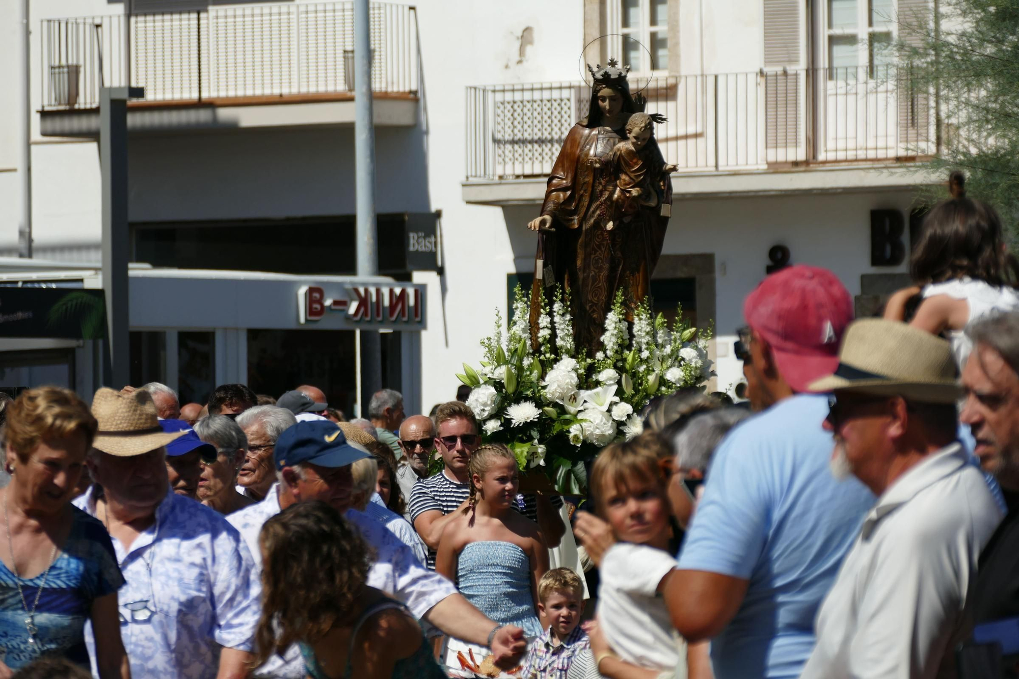 L'Escala commemora la Festa del Carme amb un sentit homenatge a les persones grans i a les seves arrels marineres