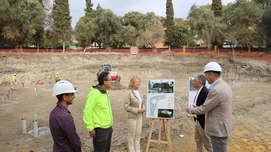 La alcaldesa de Marbella visita las obras de nueva biblioteca de San Pedro