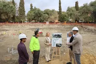 La alcaldesa de Marbella visita las obras de la nueva biblioteca de San Pedro