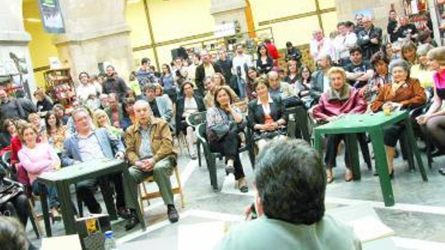 Público asistente a la tertulia sobre medio ambiente y literatura.