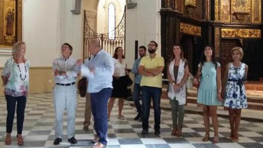 El alcalde visitó ayer las obras ya finalizadas del convento y se reunió con el padre guardián.