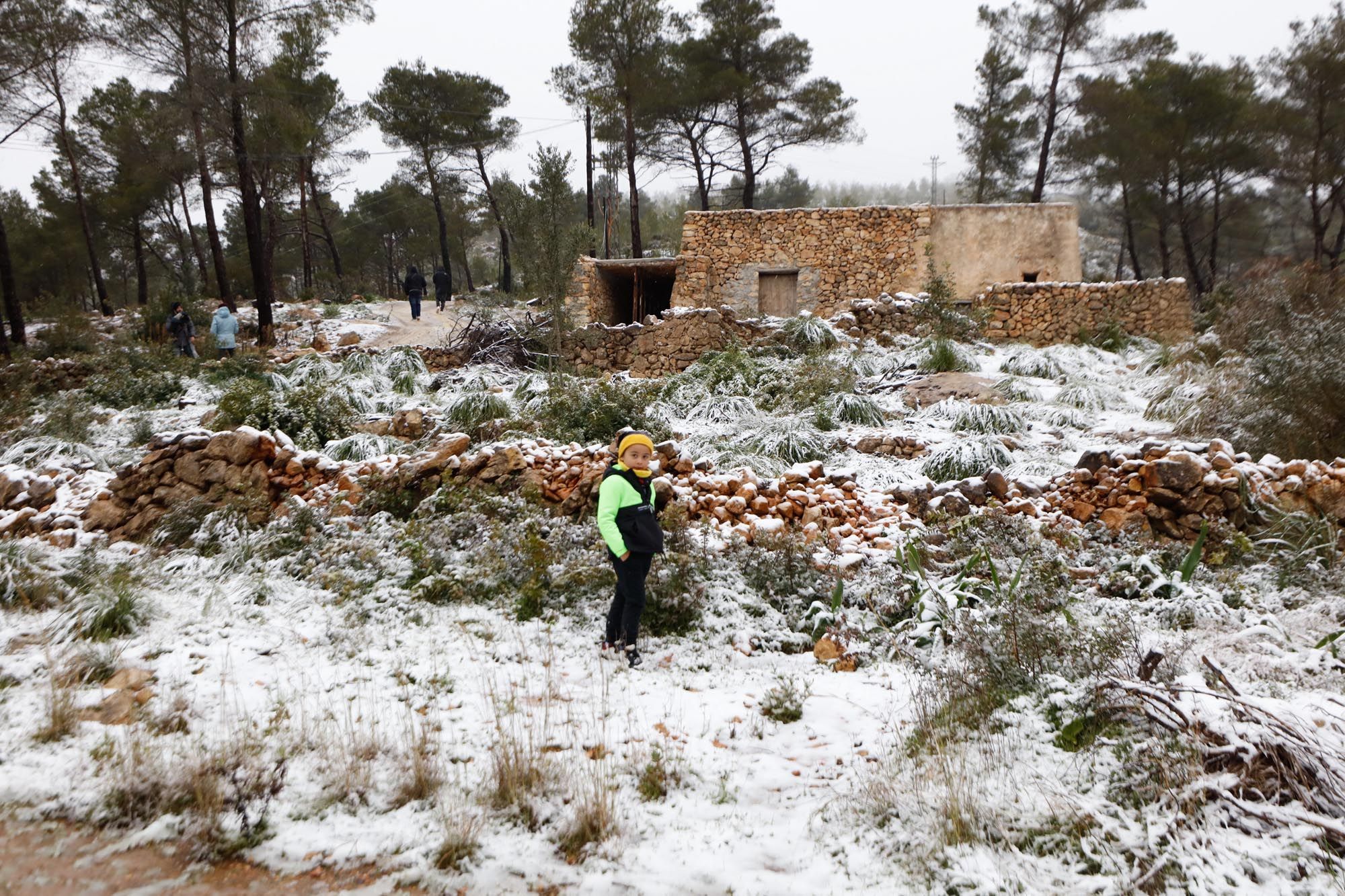 Galería de imágenes de la nieve por la borrasca Juliette en Ibiza