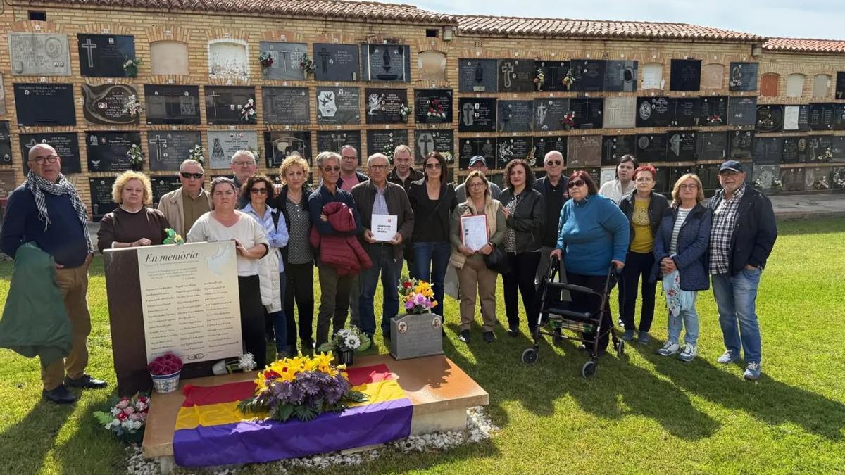 Homenaje a los represaliados durante la dictadura en la Pobla de Vallbona.