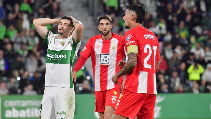 Elche-Almería: Frenazo en seco