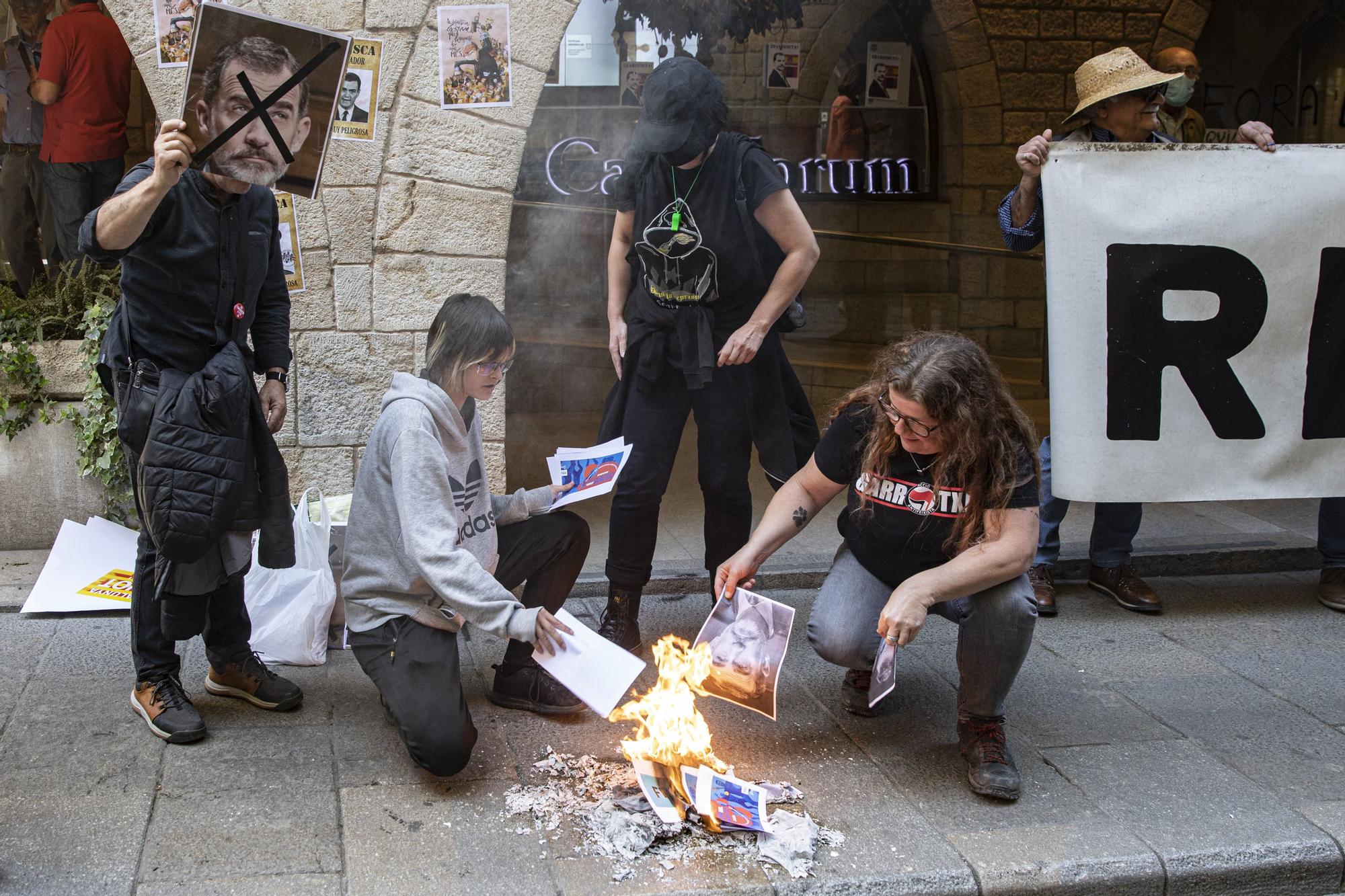 Protesta contra la monarquia i la Fundació Princesa de Girona