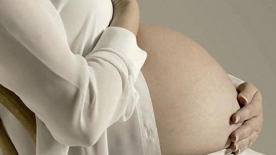 Una imagen de una mujer embarazada.