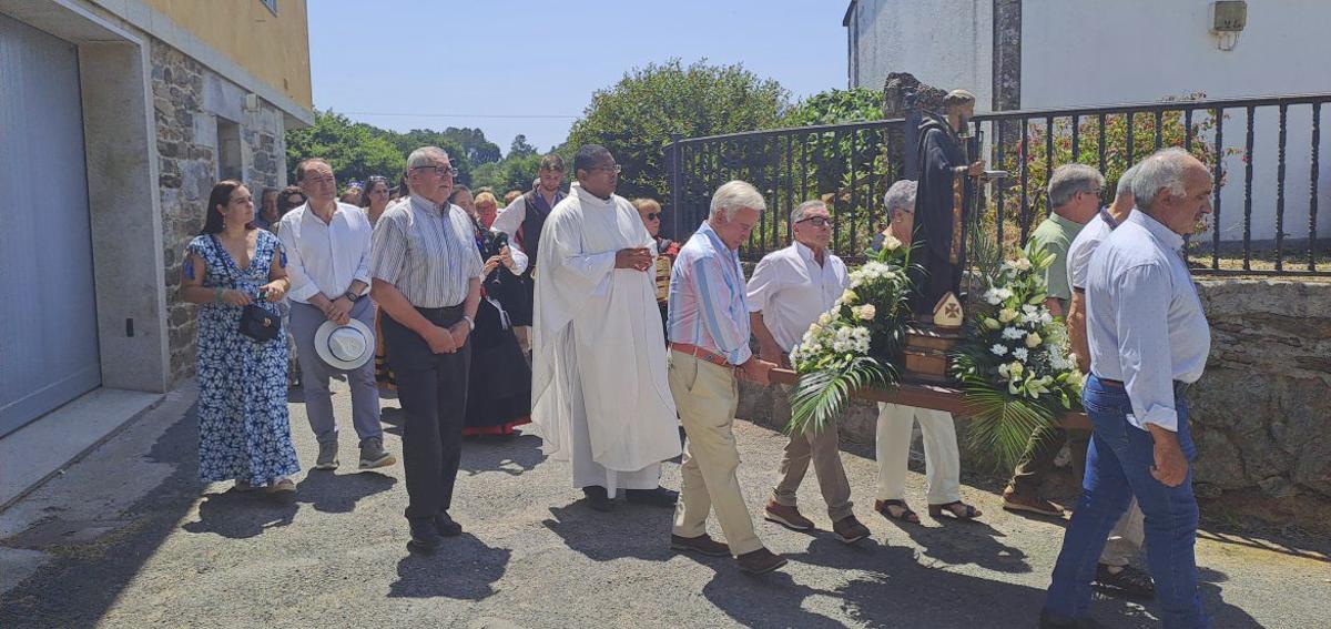 Prado y Castro Darriba honran a San Benito con procesiones y música | ALFONSO SANTOMÉ