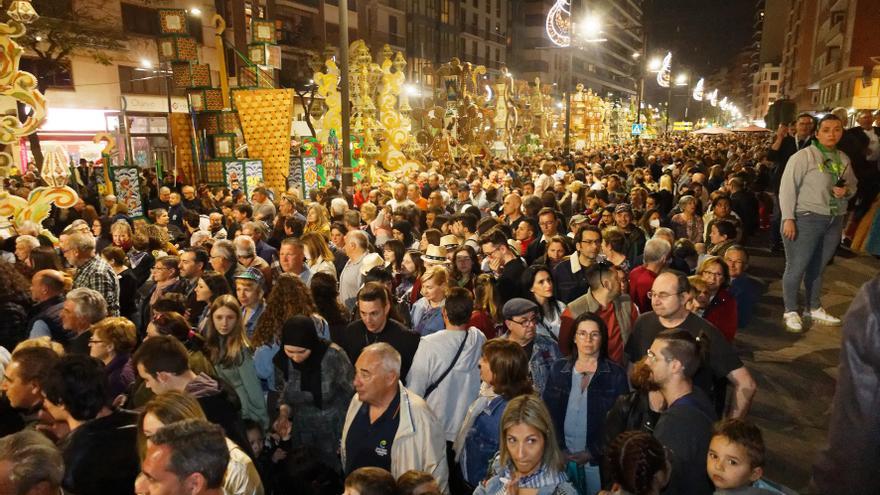 La masiva participación marca la primera mitad de las fiestas de la Magdalena