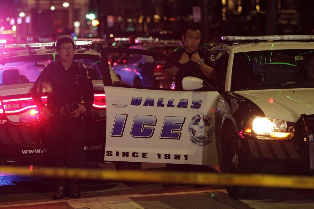 Cinco agentes muertos tras una marcha contra la violencia policial en Dallas