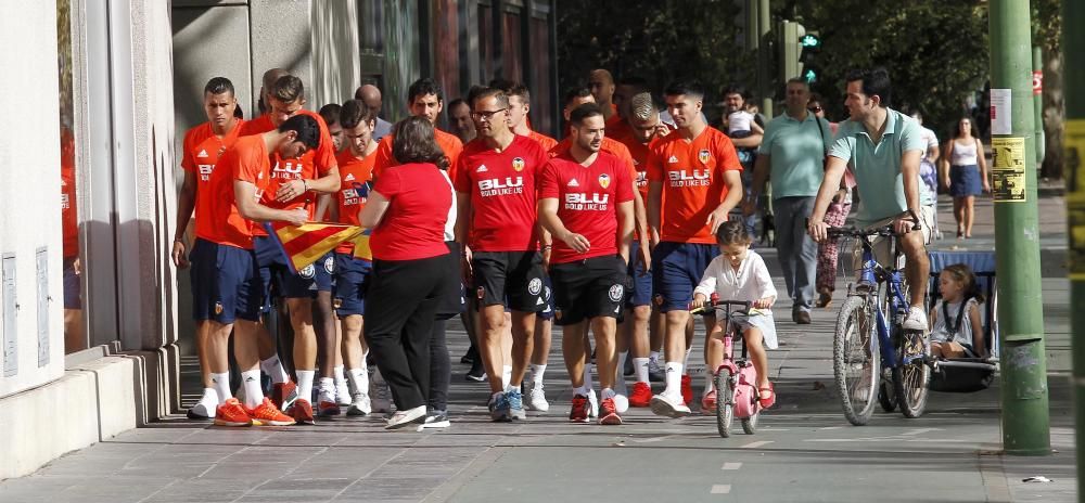 Paseo del Valencia CF por las calles de Sevilla