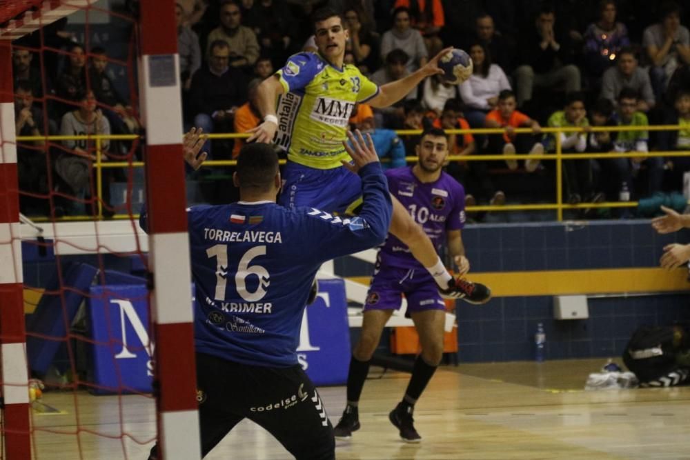 MMT Seguros - Balonmano Torrelavega