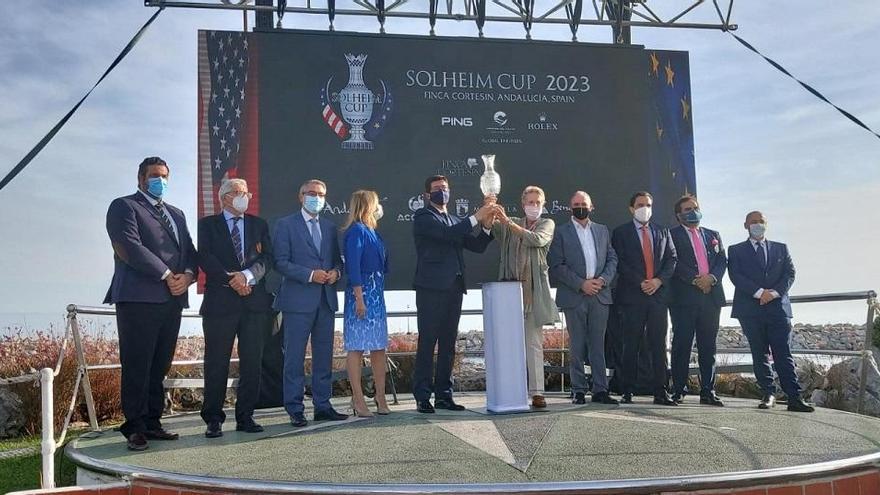 Foto de la presentación del torneo profesional femenino de golf.