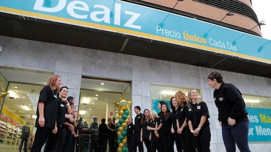 Dealz abre el jueves su segunda tienda en Málaga - La Opinión de Málaga