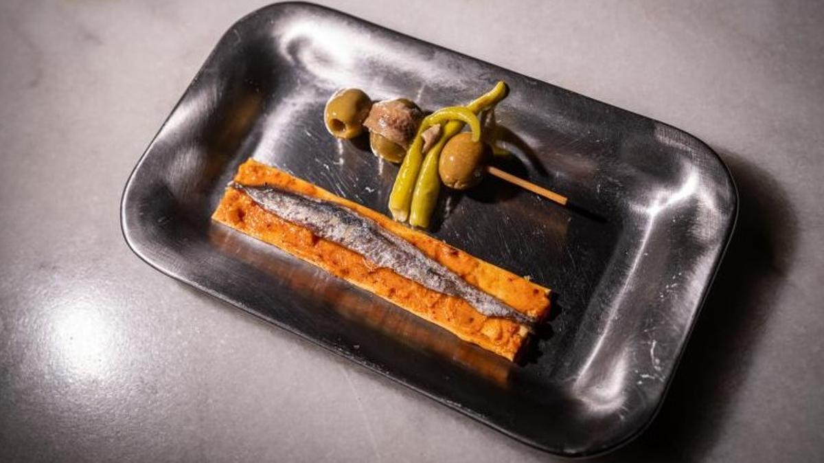La gilda de anchoa y la tosta de mantequilla de kimchi con anchoa de LaXica.