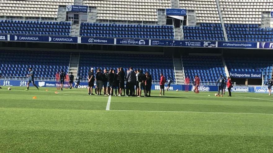 Treinta aficionados interrumpen el entrenamiento del Tenerife