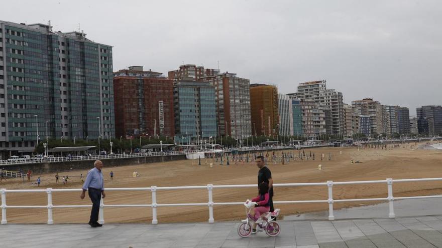 Mal tiempo en Gijón a finales de junio