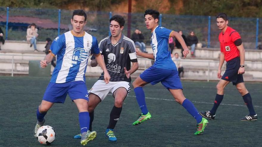 Un momento del partido de División de Honor juvenil, entre el Real Avilés y el Oviedo.