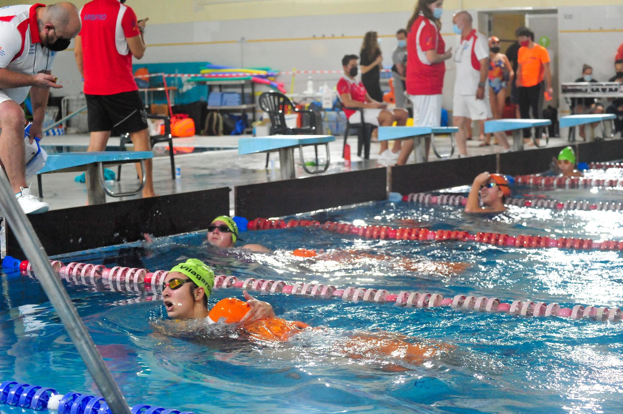 La piscina de Vilagarcía acoge su primera competición oficial de la Liga Gallega de salvamento