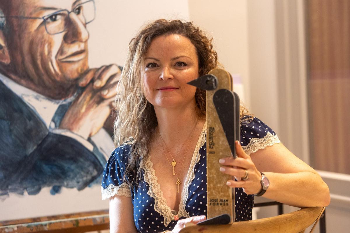 La artista Sómnica Bernabeu ha diseñado el galardón de los Premios Joaquín Rocamora.