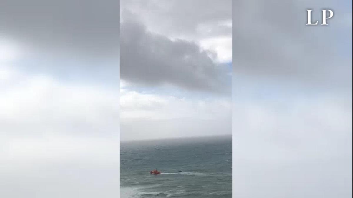 El mal estado de la mar complica el rescate de una patera en Gran Canaria