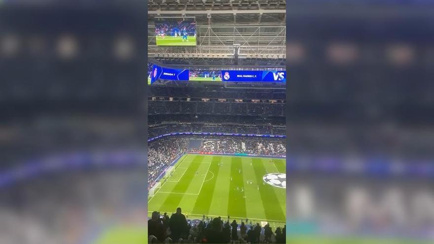 Más pitos que aplausos en el Bernabéu en la salida de los jugadores del Real Madrid