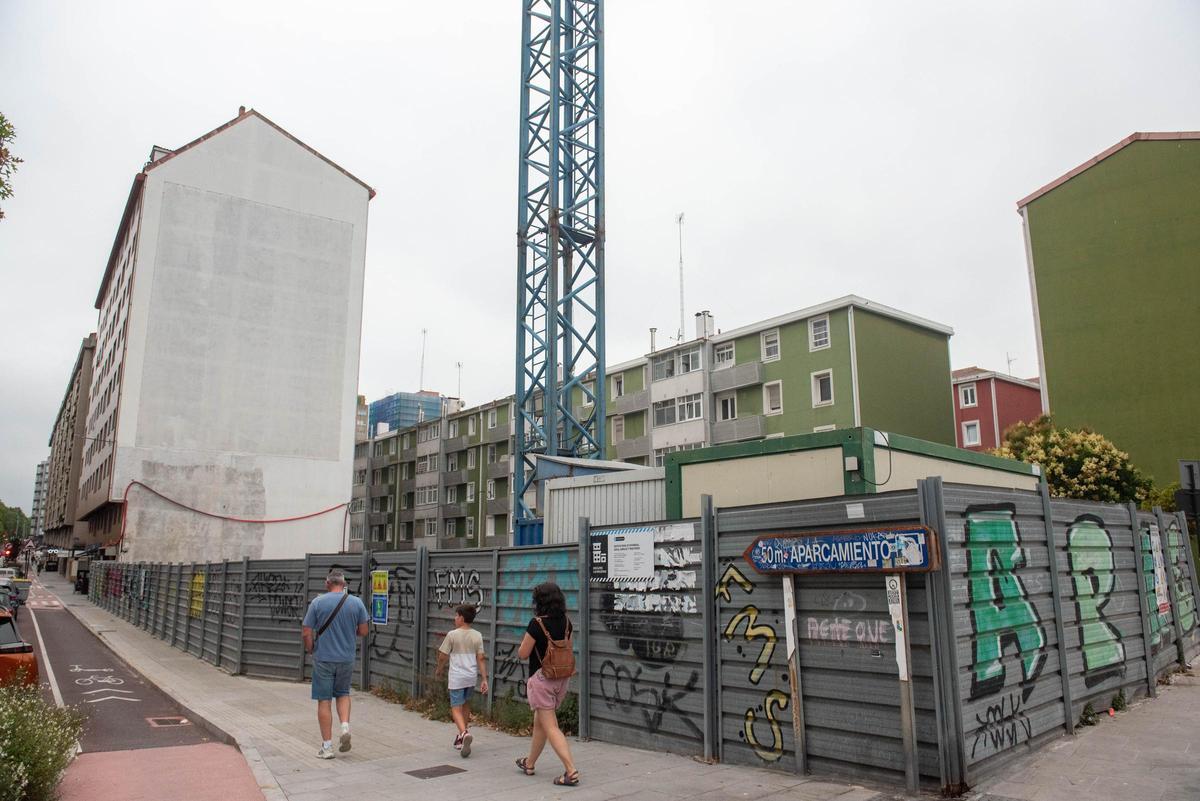 Obras en la avenida de Arteixo, cruce con la calle Pontedeume