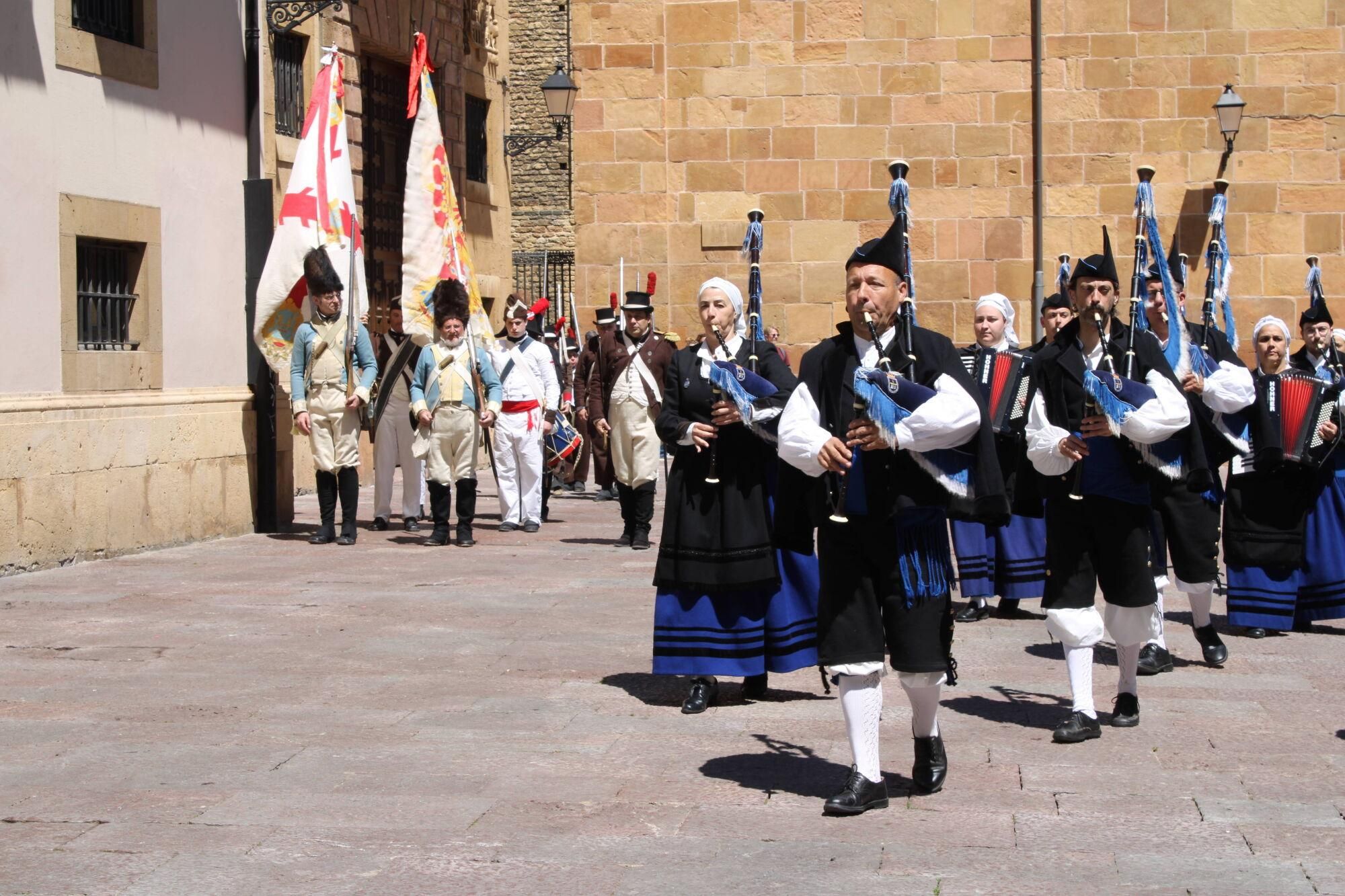 Varias asociaciones recrean el Oviedo el día que la Junta General asumió su soberanía y declaró la guerra a Napoleón