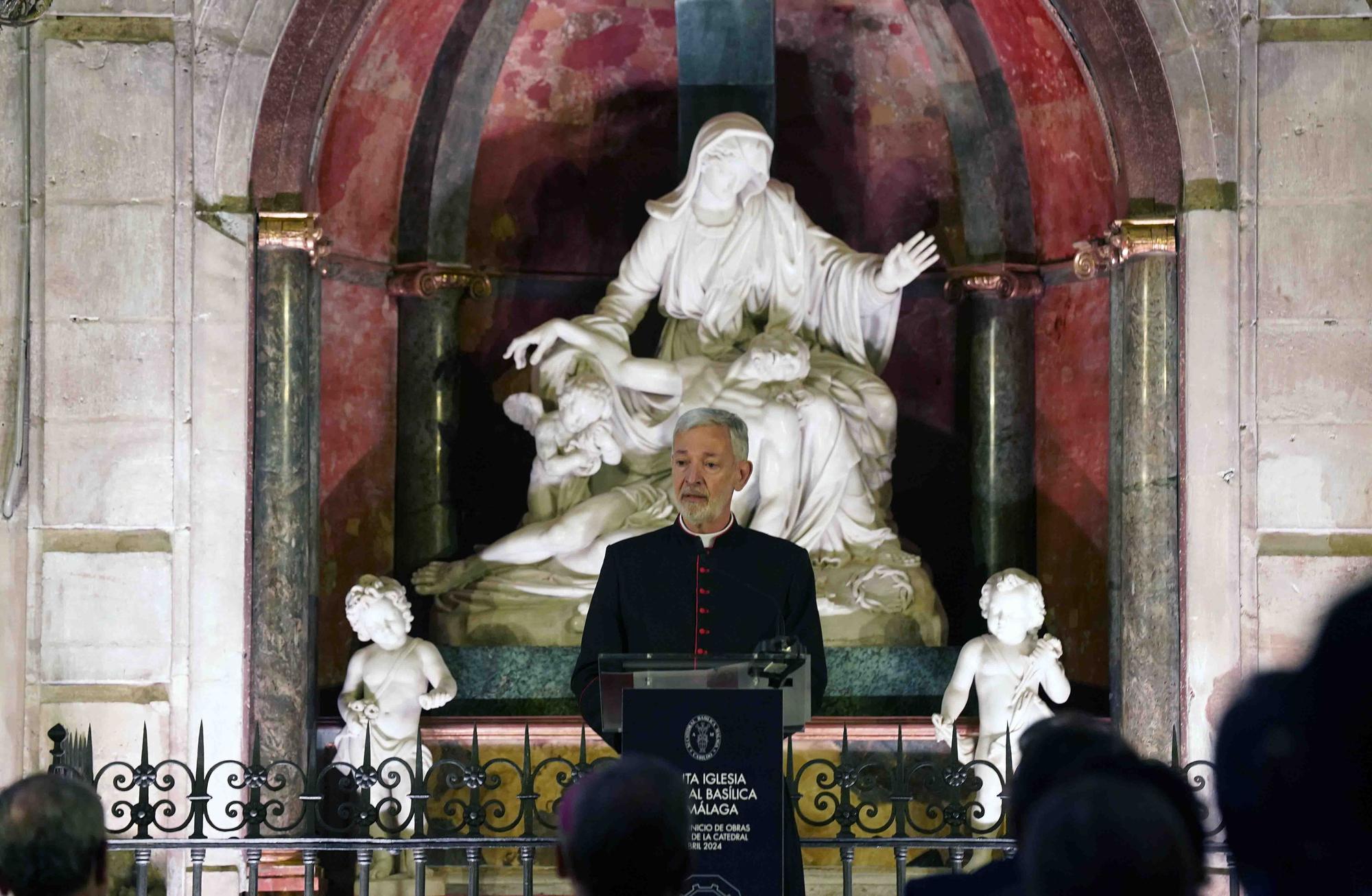 Comienzan oficialmente los trabajos para construir el nuevo tejado para la Catedral de Málaga.