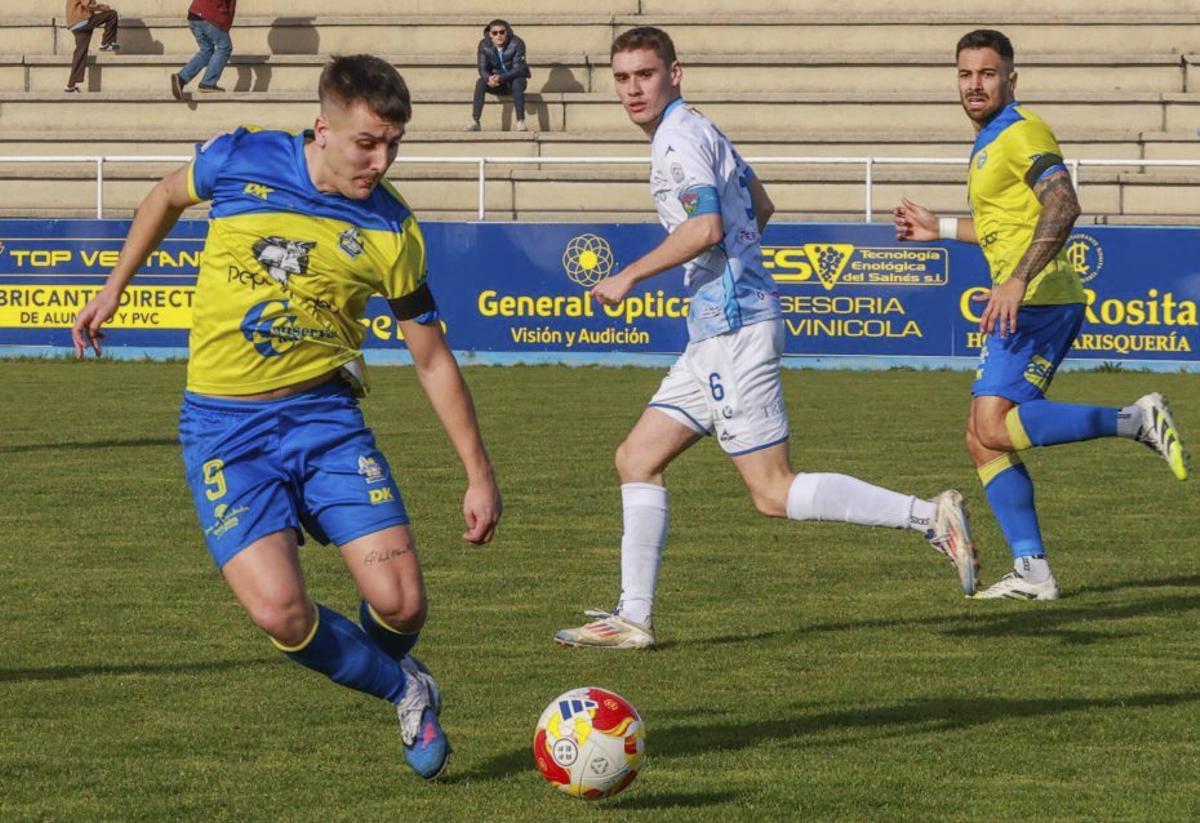 Los amarillos reciben a un líder que pasa por horas bajas. | IÑAKI ABELLA