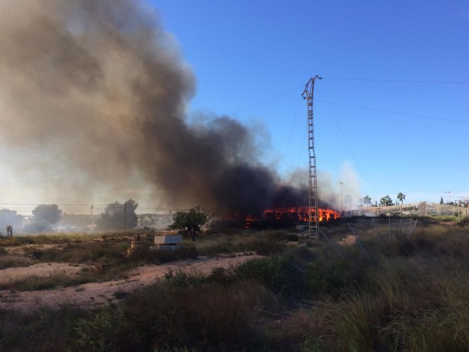 El incendio ha obligado a cortar la N-340
