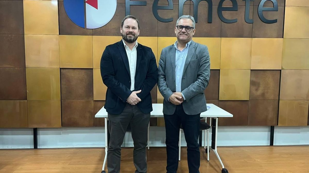 El presidente de Femete, Juan Antonio Jiménez Arranz, y el director provincial de Quirón Prevención, Manuel Lorenzo Padilla.