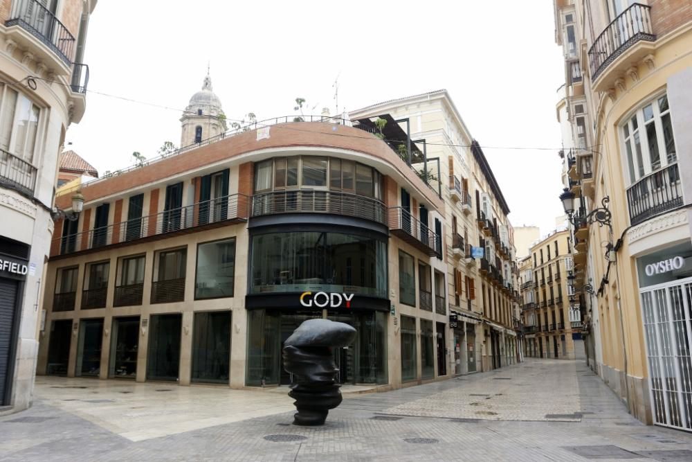 Calles vacías e inhóspitas en lo que era un Centro de Málaga bullicioso y lleno de actividad.