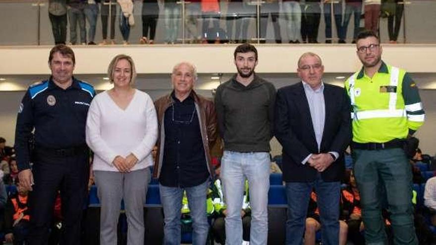 Autoridades y participantes en la charla de ayer. // Emilio Rodríguez Otero