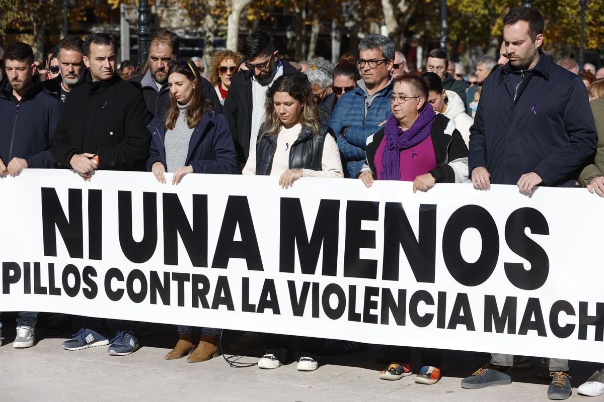 Cabecera de la concentración, con el alcalde de Campillos, Daniel Gómez, en el centro