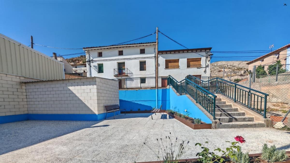 Calatayud concluye la mejora del entorno del pabellón municipal en el barrio de Torres
