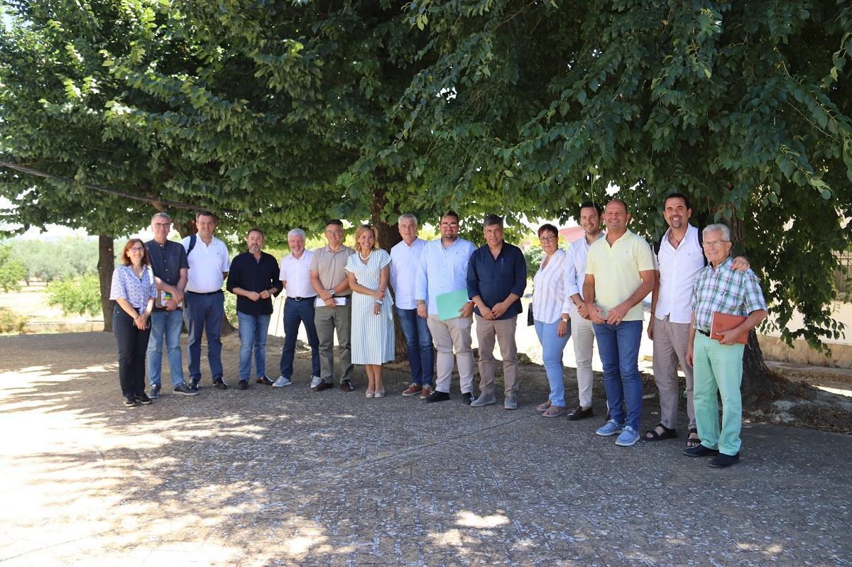 Alcaldes y concejales participantes en la asamblea del GDR Campiña Sur.