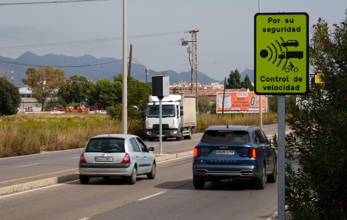 Imagen de archivo de la caja de un radar en la avenida de Valencia de Castelló.