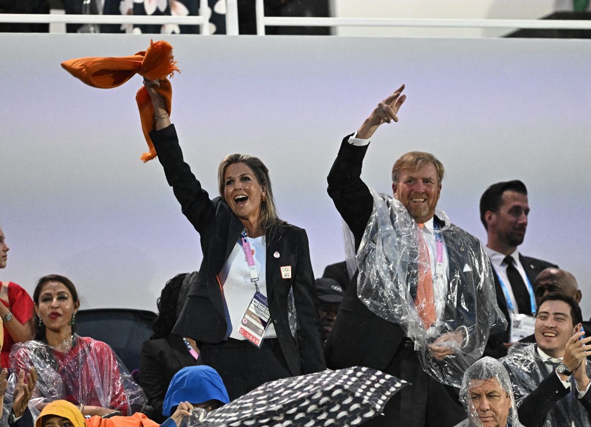 Máxima de Holanda disfrutando bajo la lluvia en París durante la gala de los Juegos Olímpicos