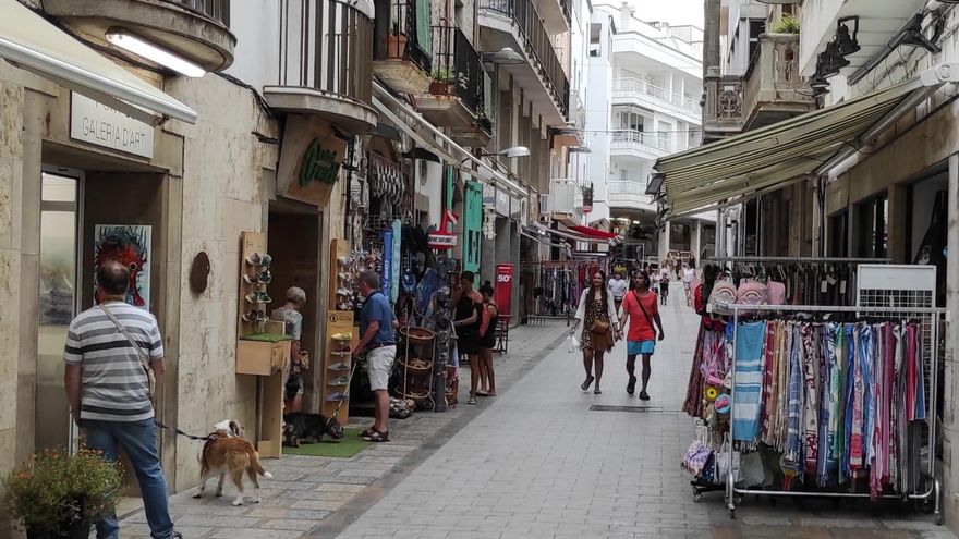 Els comerciants de l’Escala valoren aquest estiu com «una molt bona temporada»