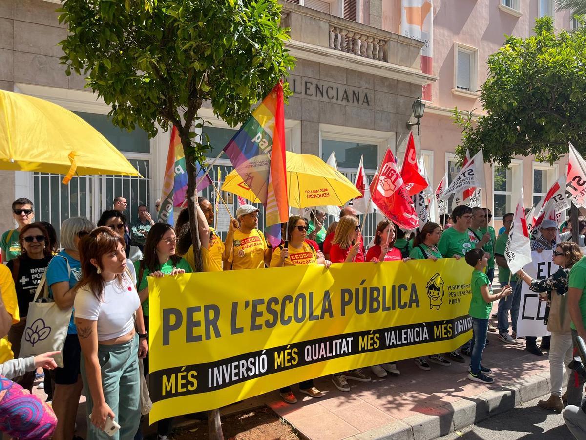 Concentración sindical frente a la Conselleria, en la jornada de paro educativo del pasado 11 de diciembre.