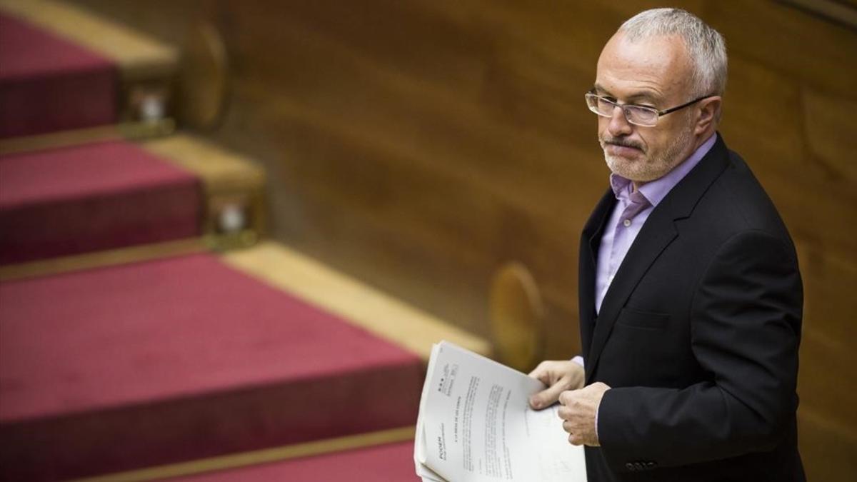 El líder de Podem en València y portavoz del grupo morado en las Corts, Antonio Montiel, en una imagen de archivo, en la Cámara valenciana.