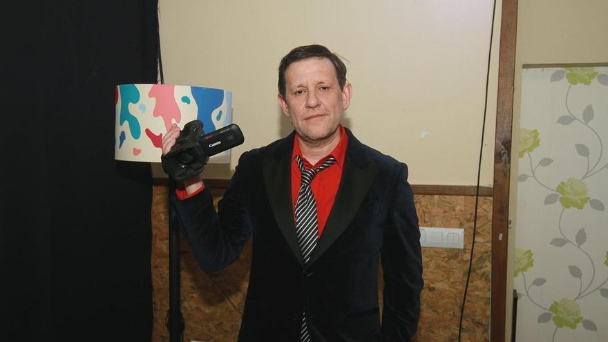 Diego Freire triunfa en redes con sus «Noticias Dispersas»