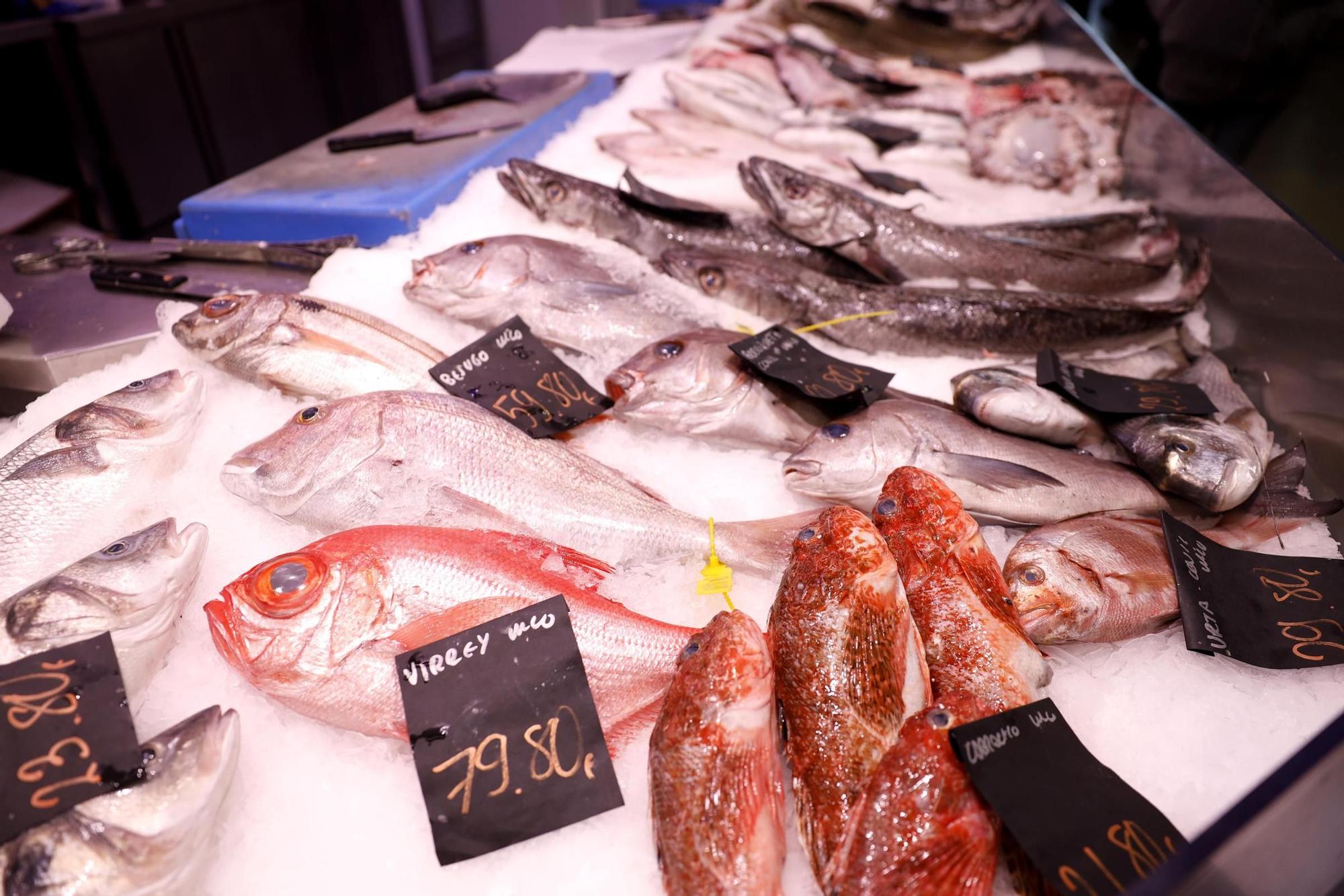 Las compras para Navidad se adelantan en el Mercado Central de Zaragoza