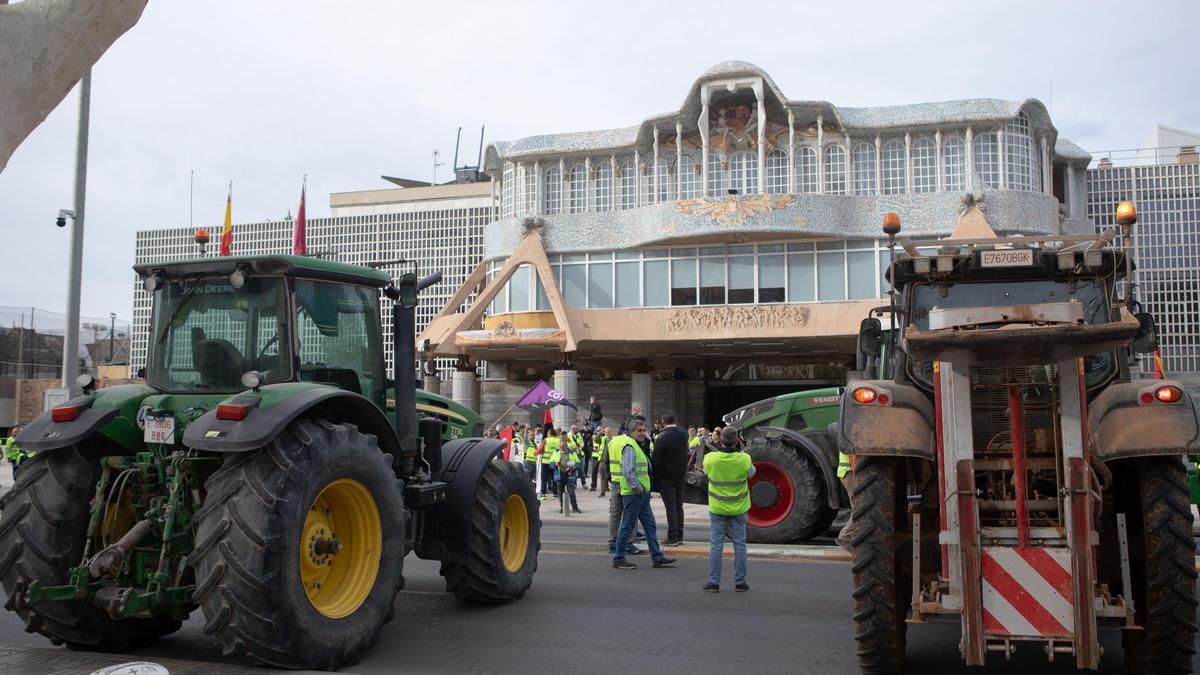 Las imágenes del bloqueo del campo a la Asamblea Regional este miércoles